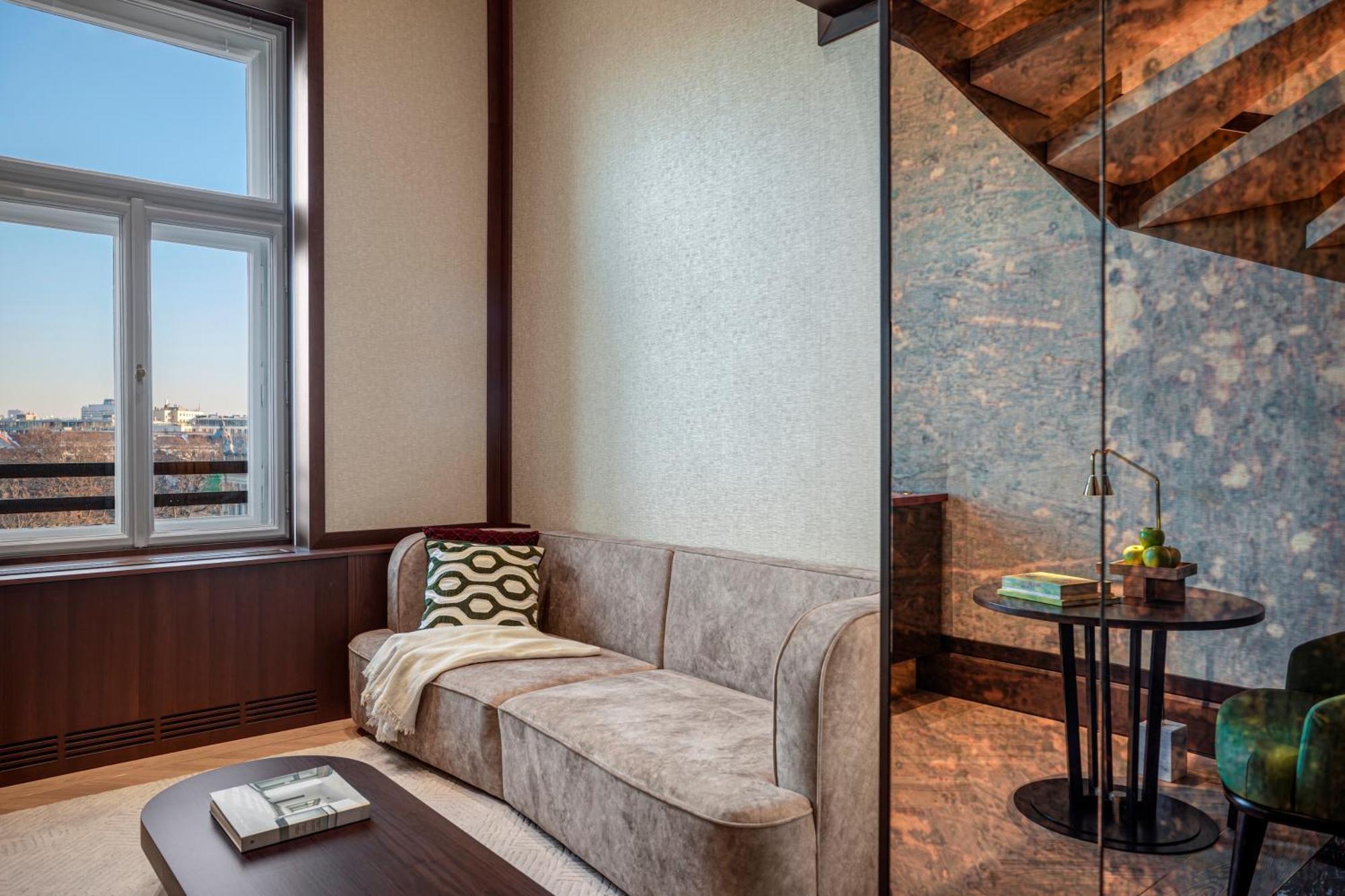 Hotel Almanac Palais Vienna Esterno foto A living room at The Standard East Village