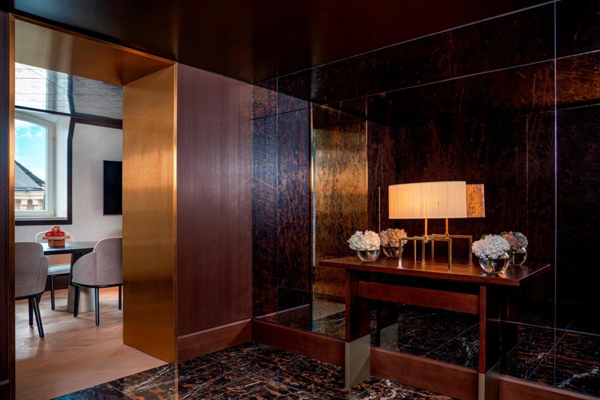 Hotel Almanac Palais Vienna Esterno foto The interior of a suite at the Mandarin Oriental, Munich