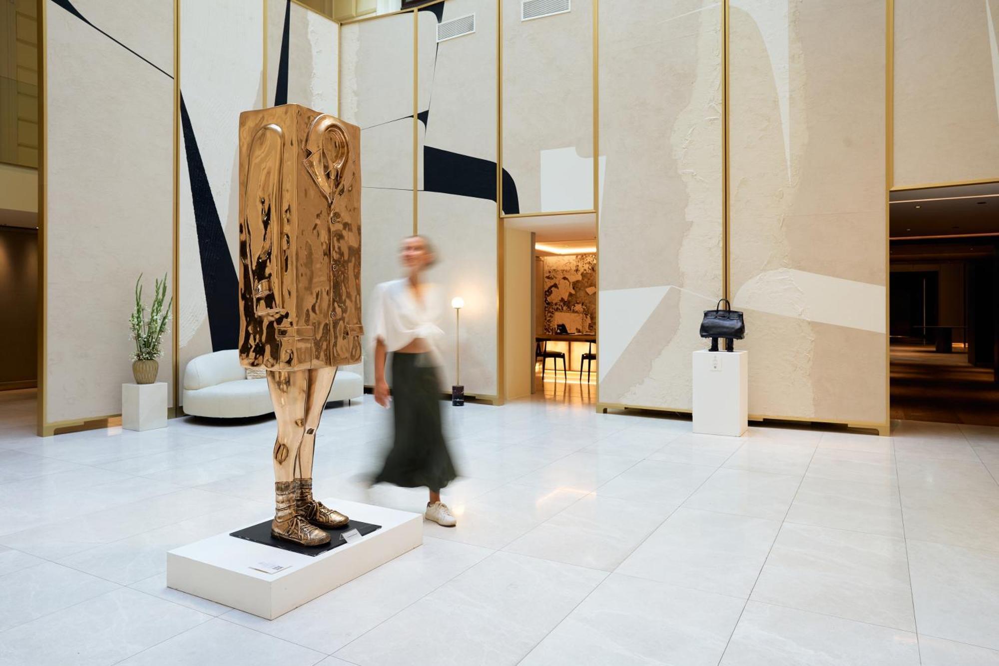 Hotel Almanac Palais Vienna Esterno foto The sculpture in the lobby of the Four Seasons Hotel, London