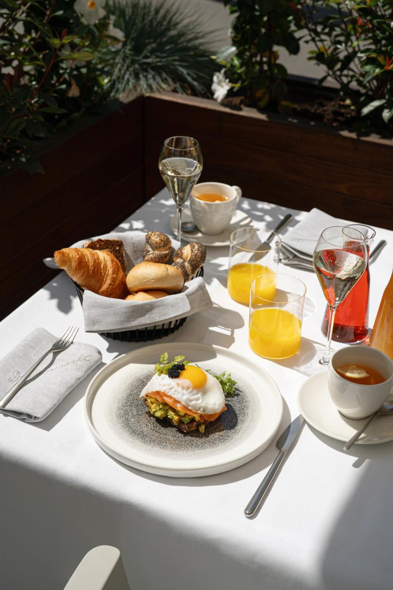 Hotel Almanac Palais Vienna Esterno foto A typical breakfast