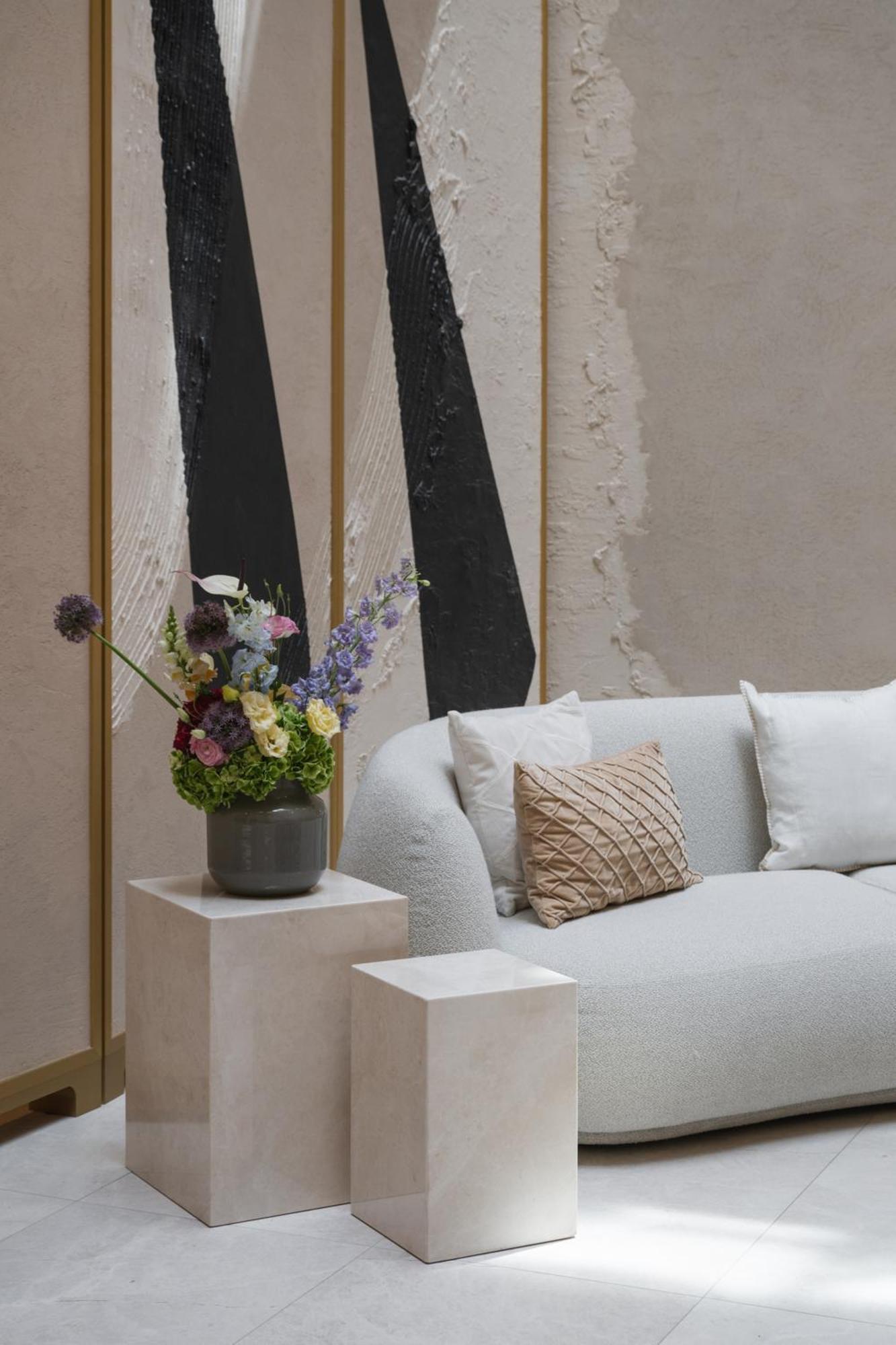 Hotel Almanac Palais Vienna Esterno foto A flower arrangement in a hotel lobby